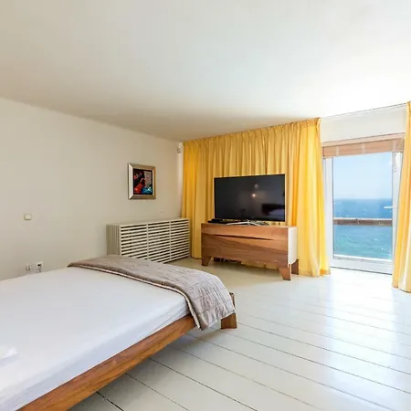 Coventina, Ornos - Cavo Delos, Mykonos Agios Ioannis Diakoftis